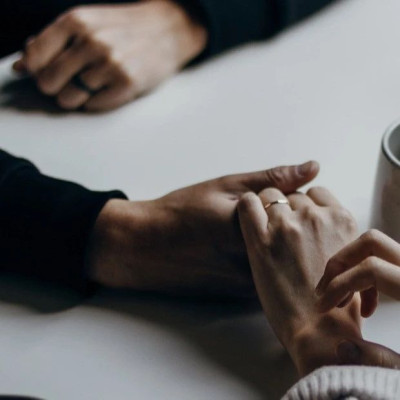 婚后负债几十万，他们不敢告诉另一半