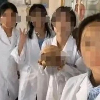 医学生“不尊重”大体老师引争议，学校召开会议