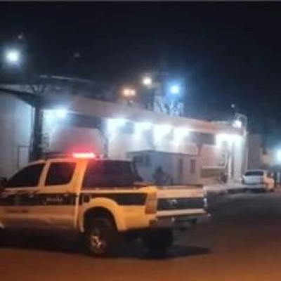 伊朗突发袭警事件，一名警官死亡