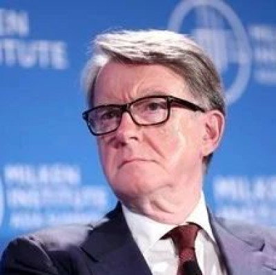 英国刚公布新任大使，特朗普顾问就痛骂：傻X