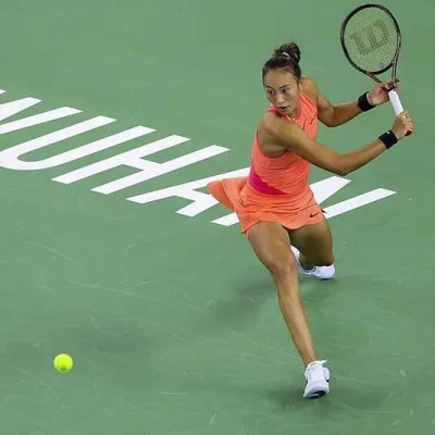 祝贺！郑钦文，斩获武网首胜