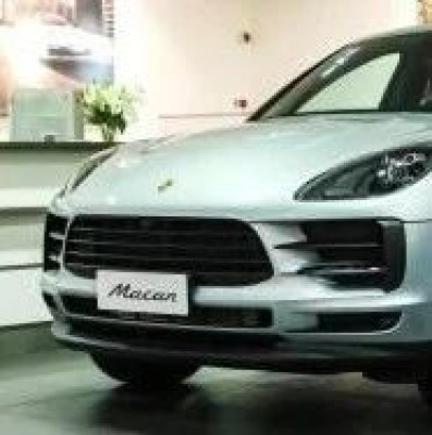 “保时捷售价跌破40万”上热搜，我们问了多家门店