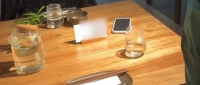 冲上热搜！女演员劝阻男子餐厅吸烟，被抢手机，最新进展→