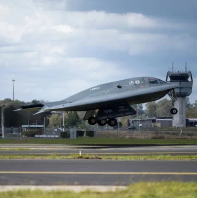 美国首次出动B-2轰炸胡塞武装，