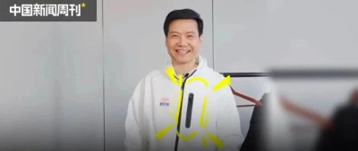 为什么雷军班班服，胸前有个竖口袋？