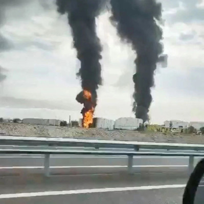 乌“成功打击”克里米亚油库
