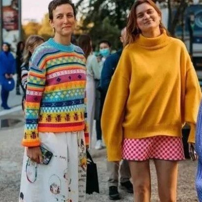 针织衫这样穿，女人味简直爆表，回头率1000%！
