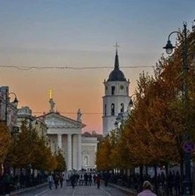 立陶宛无理要求我外交人员限期离境，中方表态