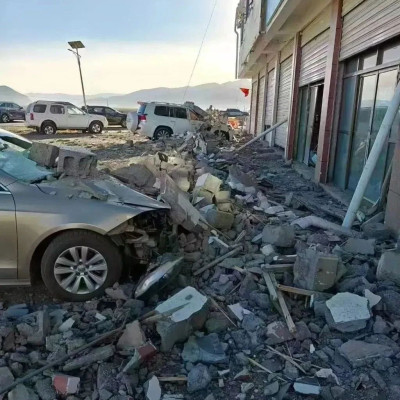 在震中周边的拉孜，等来那顶帐篷