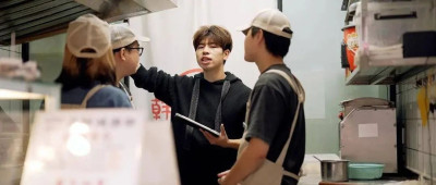 “00后”小伙退役后卖烧饼，一年卖了500万元！