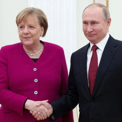 默克尔：“普京很享受当时的场景”