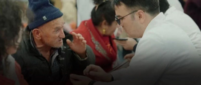 大规模筛查一周「看病」三千人，AI眼科大模型讲出了新故事