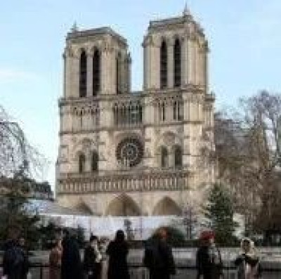 浴火重生！巴黎圣母院重新开放