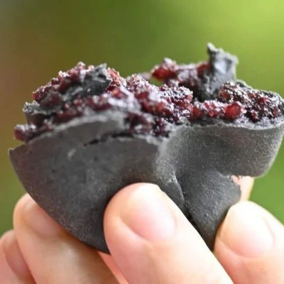 年轻人为何流行“吃黑”？