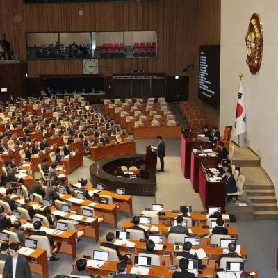 韩国国会通过，“要求迅速逮捕尹锡悦”