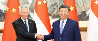 习近平会见新加坡国务资政李显龙