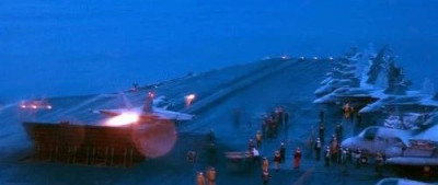 最新！“美国航母遭袭击”