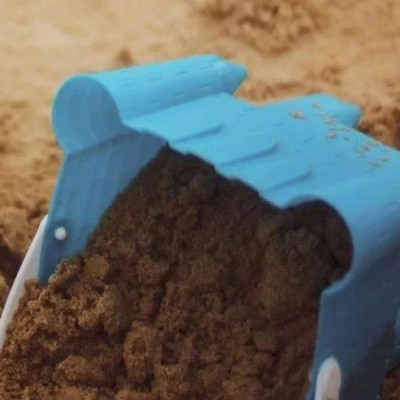 沙滩上不要随便挖洞，里面暗藏着杀机