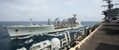 “美航母补给舰在中东受损”