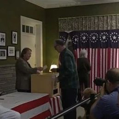 美国大选首个投票点结果出炉