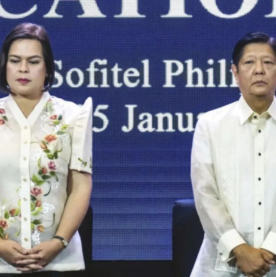 她对马科斯发出