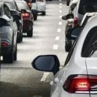 “排队停车时间比看病时间都长”，就医停车难调查