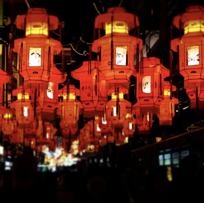 一座不想睡觉的城市和一位影视出品人的野心