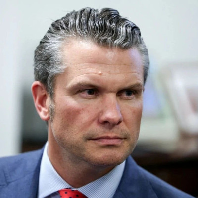 特朗普力挺丑闻缠身的赫格塞思