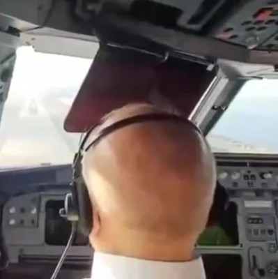 炮火中，伊朗议长驾机抵达