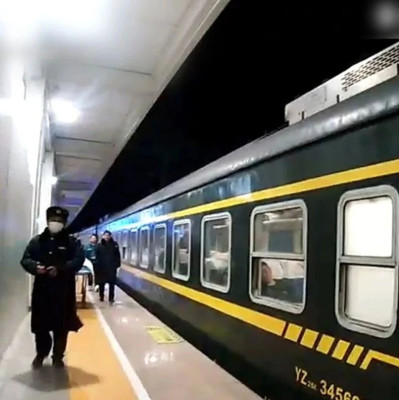 凌晨，列车临时停车4分钟！