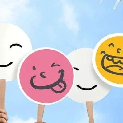 请回答：为什么“书桌上不要出现第二本书”？