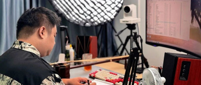 我在抖音上教二胡，学生是刚会用手机的农村大爷