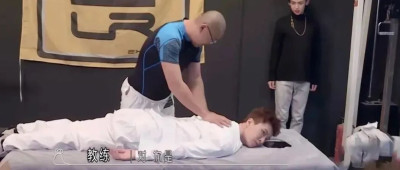 年轻人的第一台“付费刑具”，正在批量倒闭