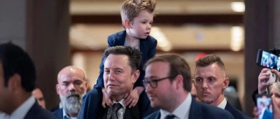 “冒险的开始！”马斯克扛着娃赴国会