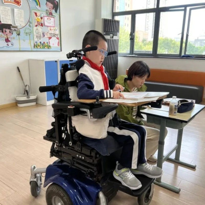 医生曾判定活不过3岁，今年他10岁了