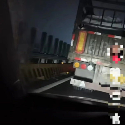 冲上热搜！路上已