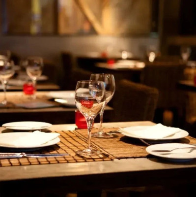 失业者悄悄走进免单餐厅