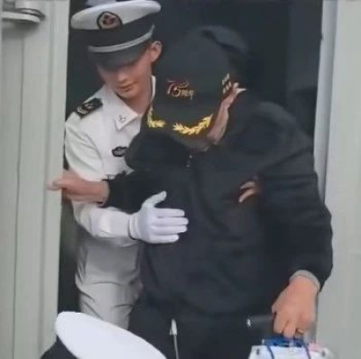 圆梦！香港90岁爷爷登上长沙舰