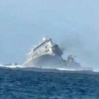 突发！新西兰一军舰起火