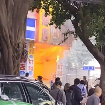 成都武侯区发生火灾，超20人送医，有重伤者