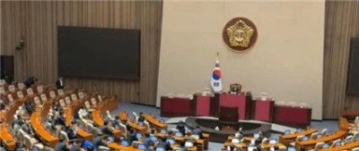 韩国国会：解除戒严！