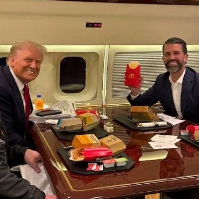 这一幕：“让美国再次健康”……