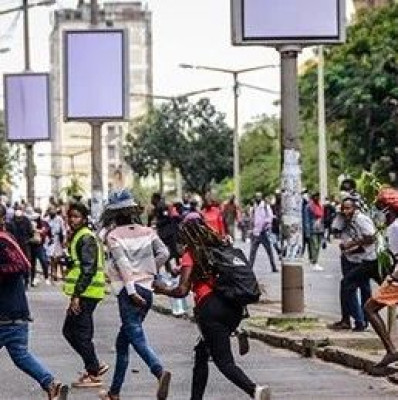 这国大量囚犯越狱！我使馆提醒