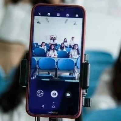 校园里爆发手机“争夺战”，后来怎么样了？