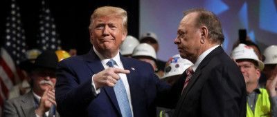 为了打入特朗普圈子，他们拼了……