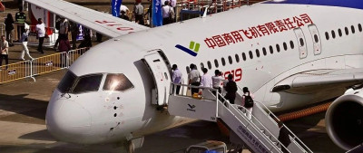 每日热问丨航展首日中国商飞签下130架飞机订单，这单子有多大？