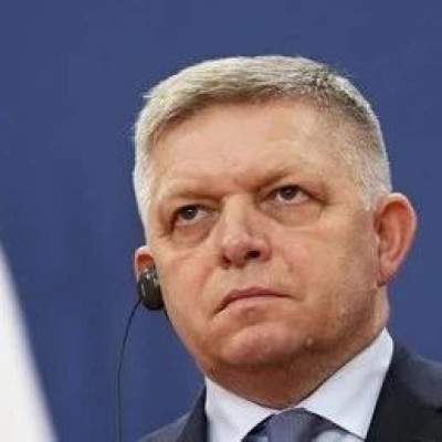 要么续约，要么赔钱！斯洛伐克威胁报复