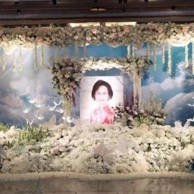 琼瑶告别式现场，响起这首歌