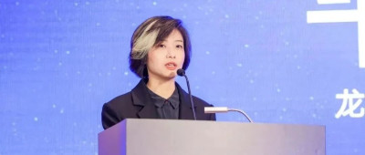 曾因“一撮白发”上热搜的她，有新职