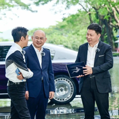 电车卖到百万级，鸿蒙智行进入豪车「无人区」